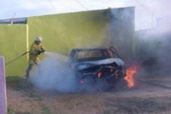 COCHE ARDIENDO  IMAGEN FOTOGRAFIA